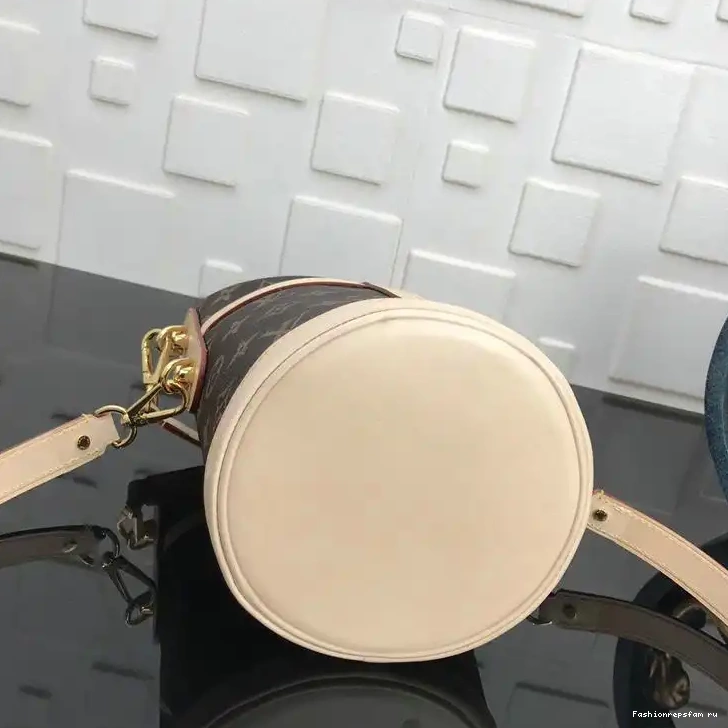Fashionrepsfam ru LV 19T1L0043 Bags 0810
